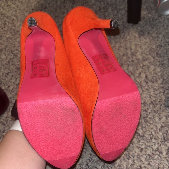 Orange heels, size 6 but feel like a 6.5 to me - Picture 4 of 4